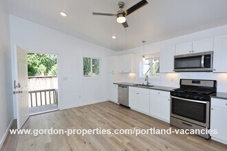 5424 SE 88th Ave in Portland, OR - Building Photo - Building Photo