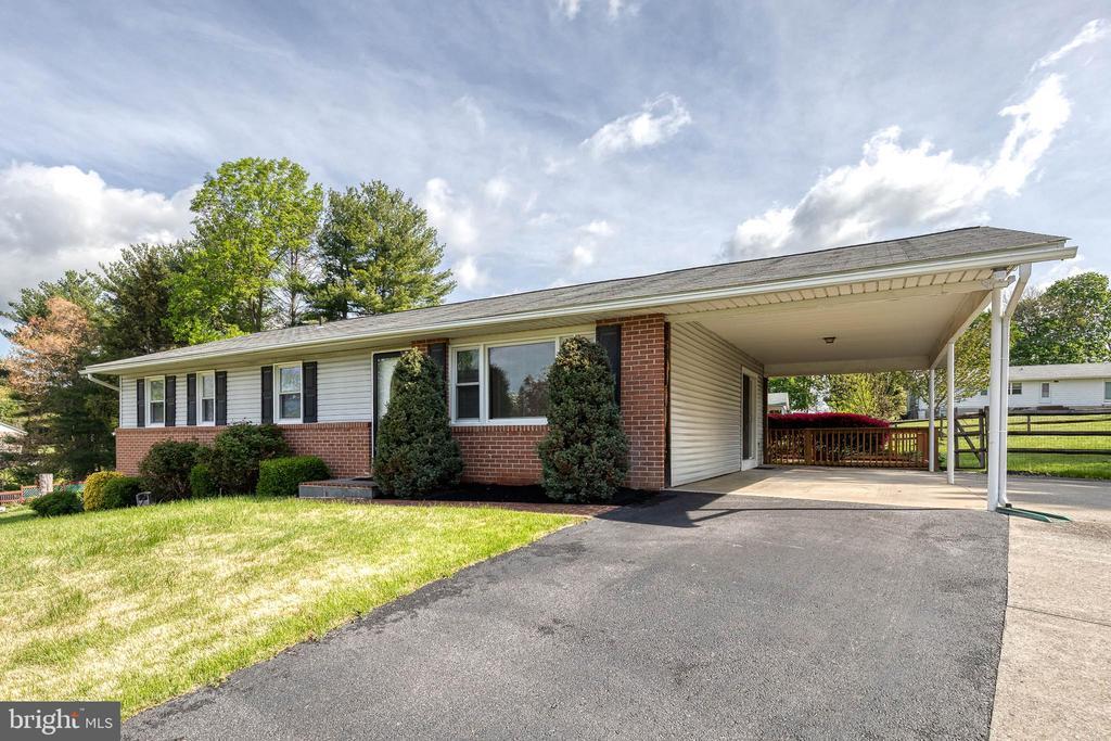 6 Orchard Pl in Sykesville, MD - Building Photo