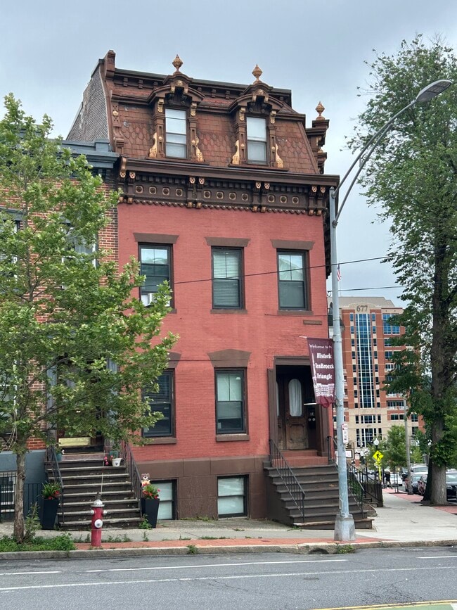 1 Ten Broeck St, Unit Lower Level