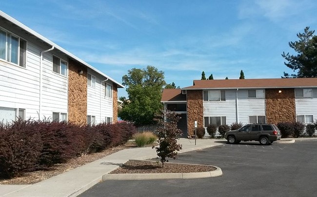 Mill Place Apartments in Milton-Freewater, OR - Building Photo - Building Photo