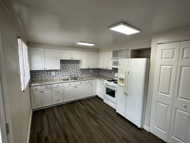 7225 W 20th Ave, Unit 7225B