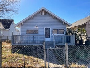 403 E Carpenter St in Hutchinson, KS - Building Photo - Building Photo