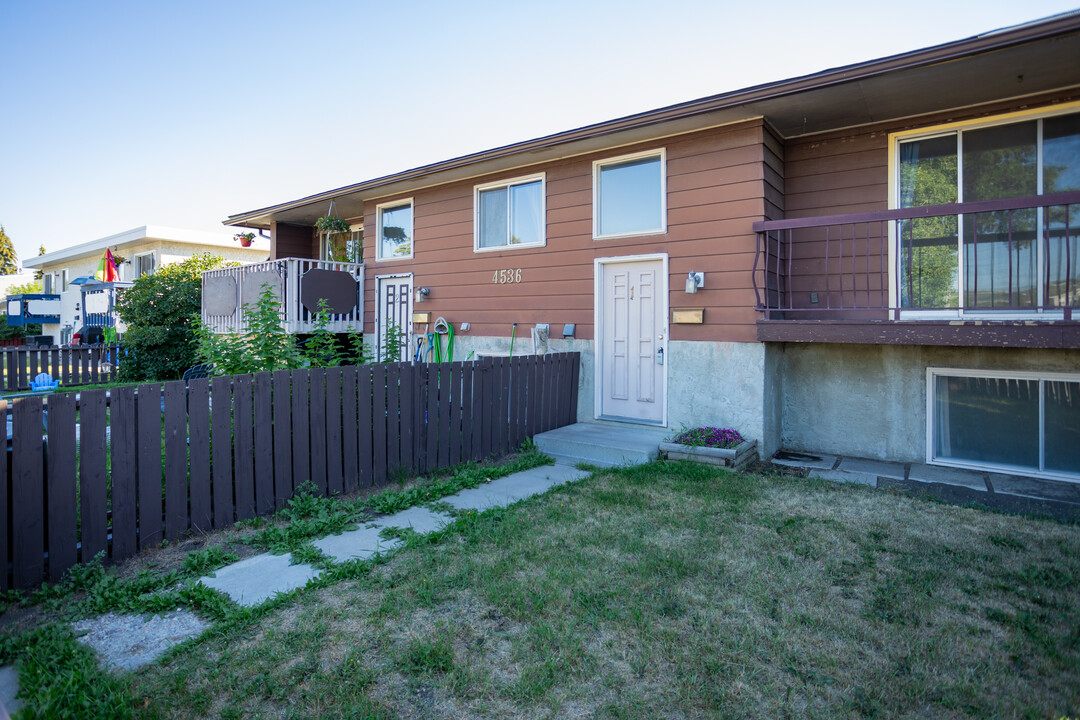 4536 73 St NW in Calgary, AB - Building Photo