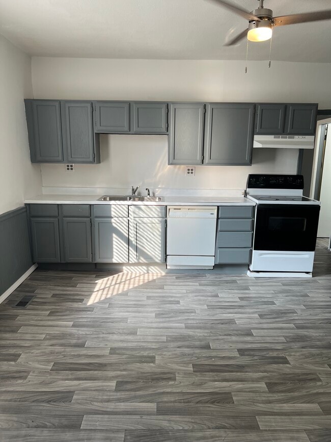 417 High St, Unit 1 in Keokuk, IA - Building Photo - Building Photo