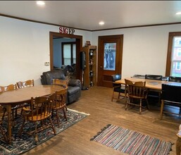 2522 College St in Cedar Falls, IA - Building Photo - Building Photo