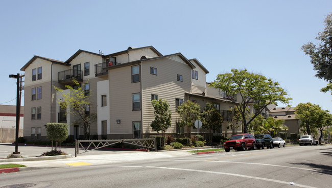 Las Brisas II Apartments in Signal Hill, CA - Building Photo - Building Photo