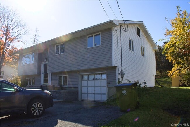 25 Trotting Dr in Chester, NY - Building Photo - Building Photo