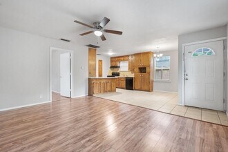 1206 Joslin St in Cleburne, TX - Building Photo - Building Photo