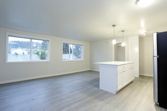 Azure Apartments in Bremerton, WA - Foto de edificio - Interior Photo