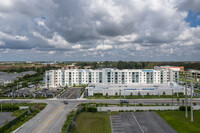 Hidden Lake Apartments in Miami, FL - Building Photo - Building Photo