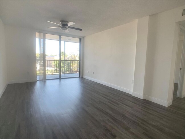 9357 SW 77th Ave, Unit 85-3033 in Miami, FL - Building Photo - Building Photo