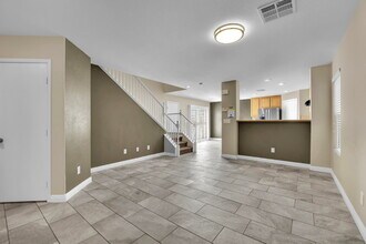 87 Wood Cliff Ave in Las Vegas, NV - Building Photo - Building Photo
