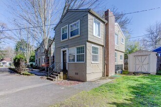 2716 SW Custer St in Portland, OR - Building Photo - Building Photo