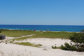 260 Dune Rd in Westhampton Beach, NY - Building Photo - Building Photo