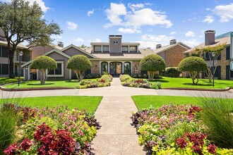 Noel on the Parkway in Dallas, TX - Foto de edificio - Building Photo