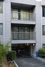 Broadhill Manor in Vancouver, BC - Building Photo - Building Photo