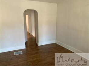 318 E Hillsdale St in Lansing, MI - Building Photo - Building Photo