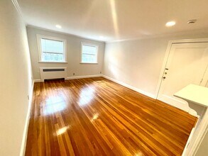 75 Wyman St in Newton, MA - Building Photo - Building Photo