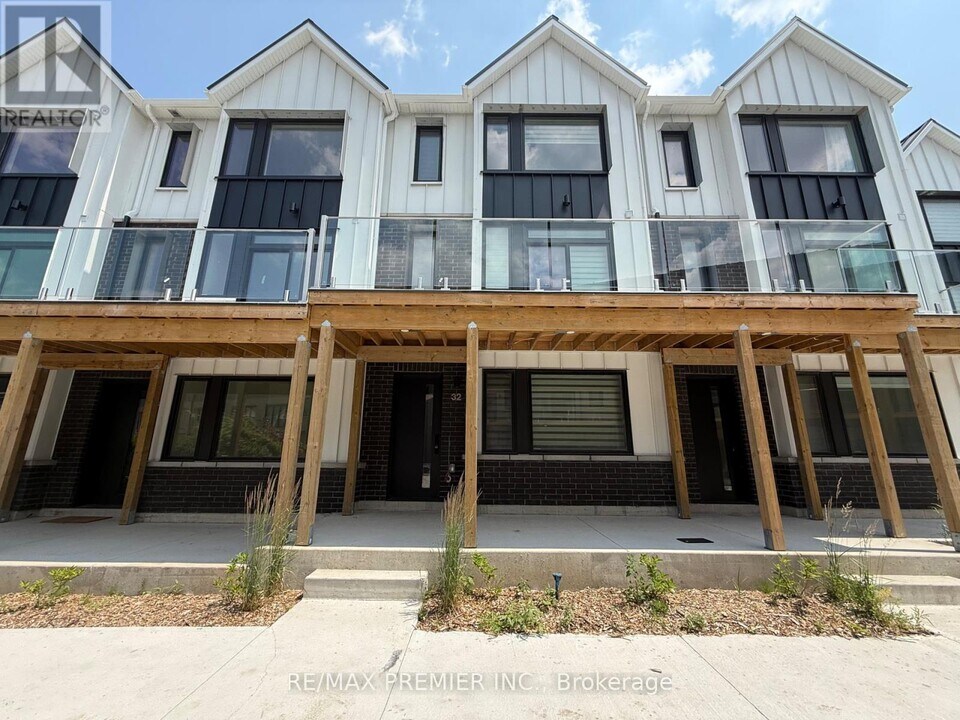 339 Veterans Dr in Barrie, ON - Building Photo
