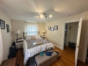 32 Bishop Rd, Unit 3 in Quincy, MA - Foto de edificio - Building Photo