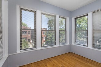 3337 W Cullom Ave in Chicago, IL - Foto de edificio - Building Photo