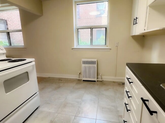 1000 O'Connor Dr in Toronto, ON - Building Photo - Building Photo