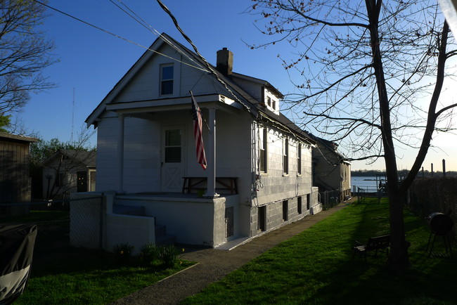 574 Minnieford Ave in Bronx, NY - Building Photo - Building Photo