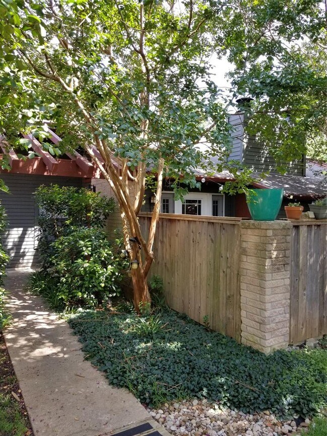 property at 3815 Menchaca Rd