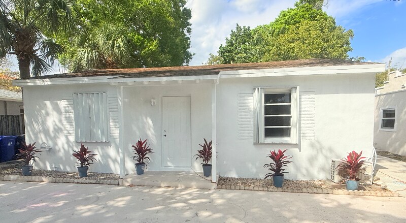 623 SW 16th Ct-Unit -2 in Fort Lauderdale, FL - Building Photo
