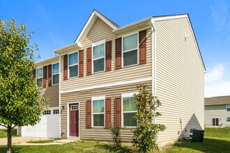 107 Campus Ln in Greenwood, IN - Foto de edificio - Building Photo