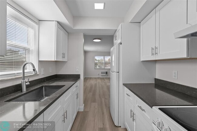 1150 E Sample Rd in Pompano Beach, FL - Building Photo - Building Photo