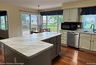 45655 Larchmont Dr in Canton Township, MI - Building Photo - Building Photo