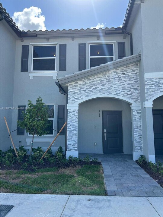 111 SE 11th St in Homestead, FL - Building Photo