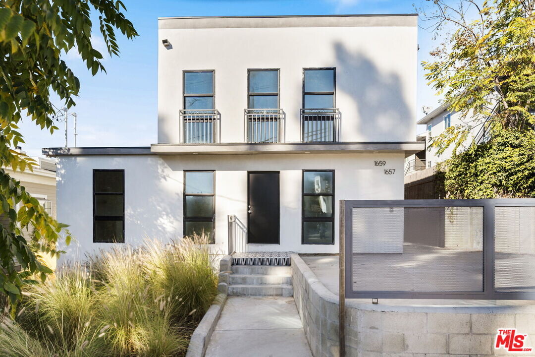 1659 Micheltorena St in Los Angeles, CA - Building Photo