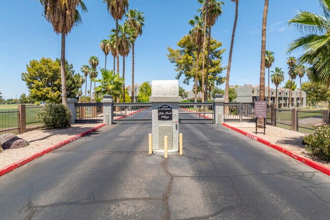 Lake Park Village in Mesa, AZ - Building Photo - Building Photo