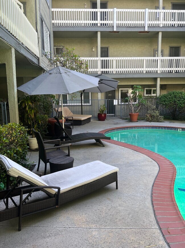 2677 Centinela Ave, Unit XXX in Santa Monica, CA - Foto de edificio - Building Photo