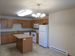 Cambridge Apartments in Bismarck, ND - Building Photo - Interior Photo