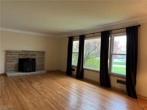 7570 Hoertz Rd in Parma, OH - Building Photo - Building Photo