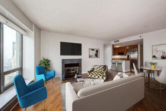 130 N Garland Ct in Chicago, IL - Building Photo - Building Photo