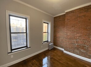 434 W 52nd St in New York, NY - Building Photo - Building Photo