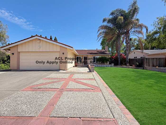 3056 Stonehenge Rd in Fremont, CA - Building Photo