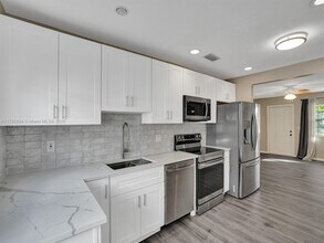 5701 Farragut St in Hollywood, FL - Building Photo - Building Photo