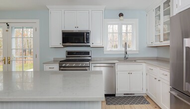 27 Talkhouse Walk in East Hampton, NY - Building Photo - Building Photo
