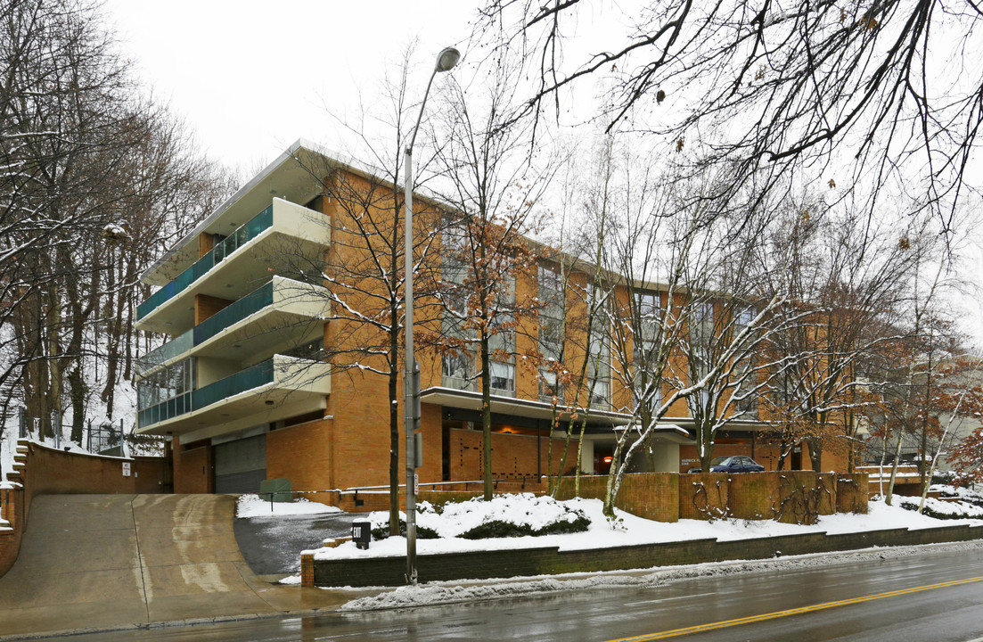 Warwick Plaza in Pittsburgh, PA - Building Photo