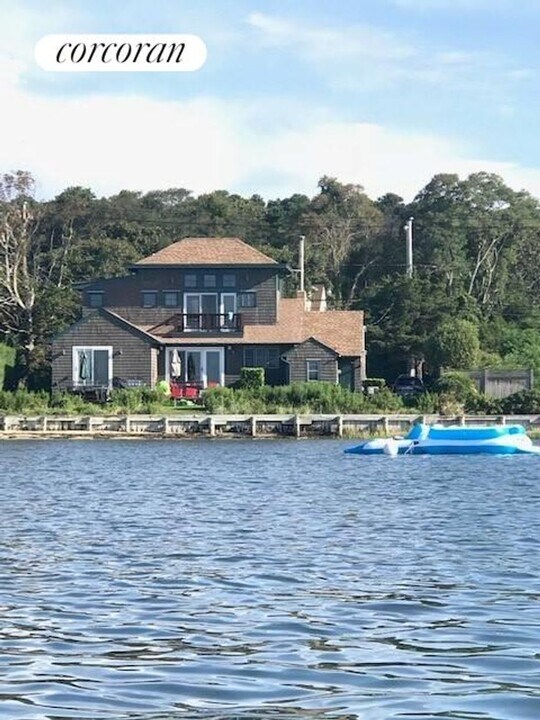 310 E Montauk Hwy in Hampton Bays, NY - Building Photo