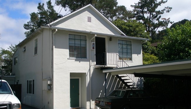 22 Tamalpais Ave in San Anselmo, CA - Foto de edificio - Building Photo