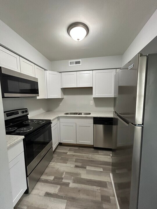 Dalecrest Place in Charlotte, NC - Building Photo