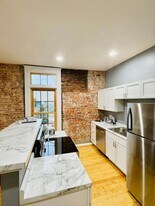 702 Lincolnway in La Porte, IN - Building Photo