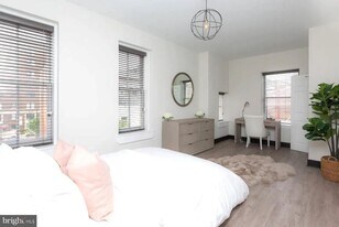 930 N Calvert St in Baltimore, MD - Building Photo