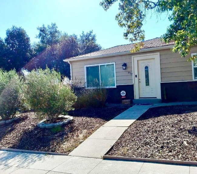 property at 917 N Los Robles Ave